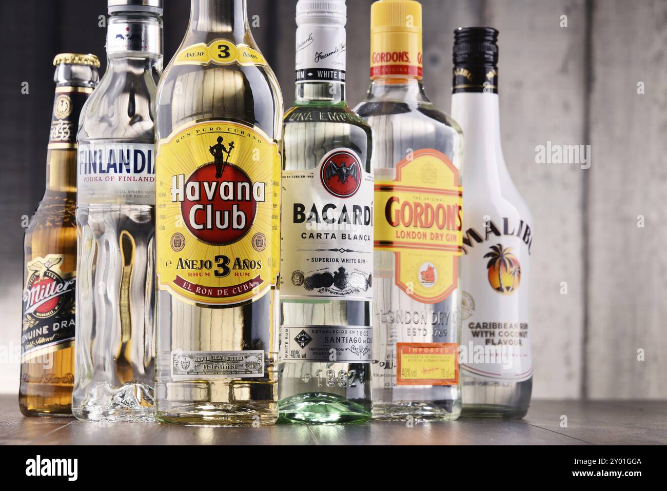 POSEN, POLEN, 17. MAI 2017: Weltweit konsumieren rund 2 Milliarden Menschen Alkohol, eine der am häufigsten verwendeten Freizeitdrogen der Welt, mit jährlichem Konsum Stockfoto