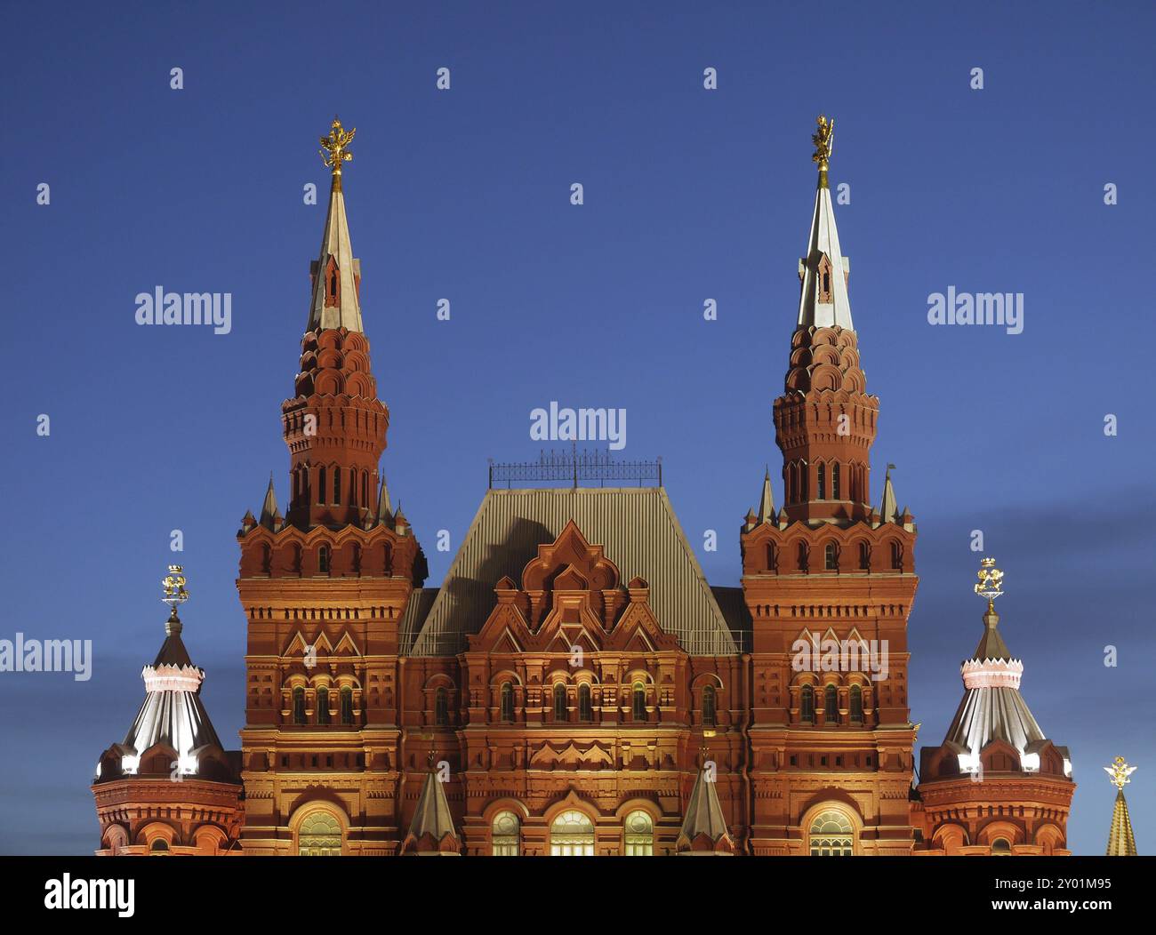 Das staatliche historische Museum Russlands ist ein Museum der russischen Geschichte zwischen dem Roten Platz und dem Manege-Platz in Moskau. Das State Historical Museum Stockfoto