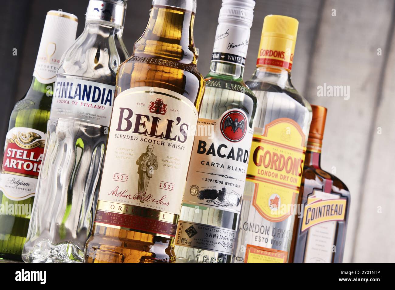 POSEN, POLEN, 17. MAI 2017: Weltweit konsumieren rund 2 Milliarden Menschen Alkohol, eine der am häufigsten verwendeten Freizeitdrogen der Welt, mit jährlichem Konsum Stockfoto