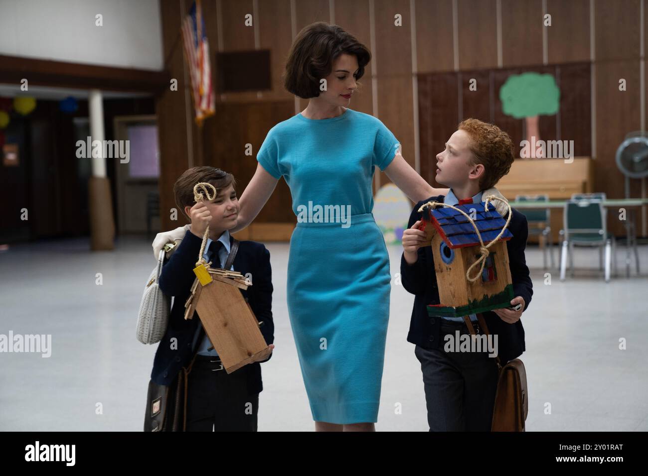 ANNE HATHAWAY in MOTHER's INSTINCT (2024), Regie: BENOIT DELHOMME. Beschreibung: Freckle Films/ACE/Mosaic Media Group/versus Produktion/Album Stockfoto