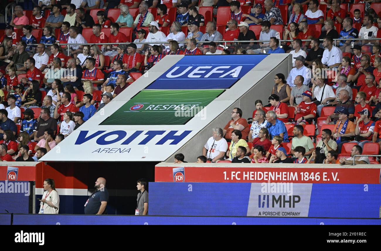 Logo UEFA RESPECT Europa-League, Conference League, über Spielertunnel, Voith-Arena, Heidenheim, Baden-Württemberg, Deutschland, Europa Stockfoto