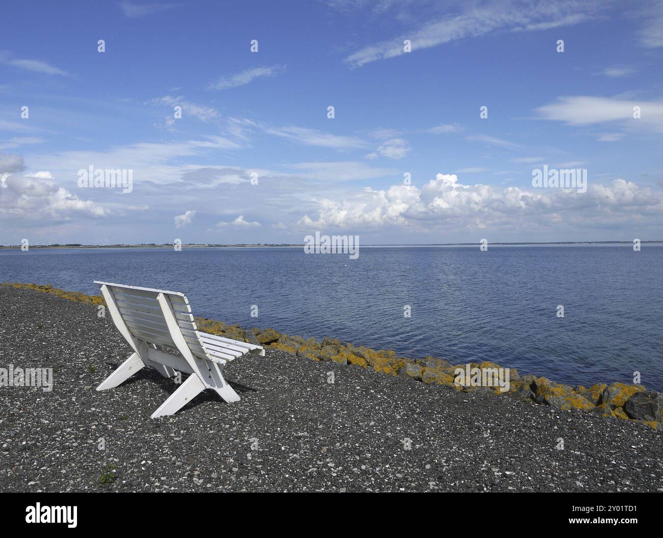 Ein Ort in der Sonne mit Blick auf den Limfjord Stockfoto