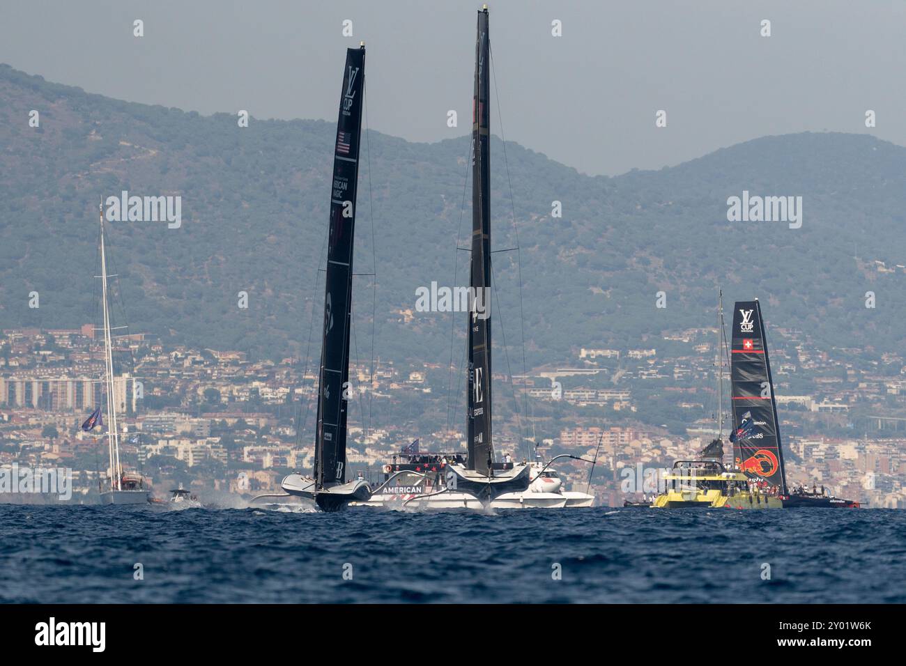 Barcelona, Spanien. 31. August 2024. Viertes Rennen des dritten Tages des America's Cup in Barcelona, in einer Konfrontation zwischen dem französischen und dem amerikanischen Boot, wobei das amerikanische Boot als Sieger auftaucht. Cuarta carrera del 3er d'a de la Copa Amrica en Barcelona, en un enfrentamiento entre el barco francs y el americano, resultando ganador el americano. Im Bild: American Magic, Orient Express Rennteam News Sports -Barcelona, Spanien Samstag, 31. august 2024 (Foto: Eric Renom/LaPresse) Credit: LaPresse/Alamy Live News Stockfoto