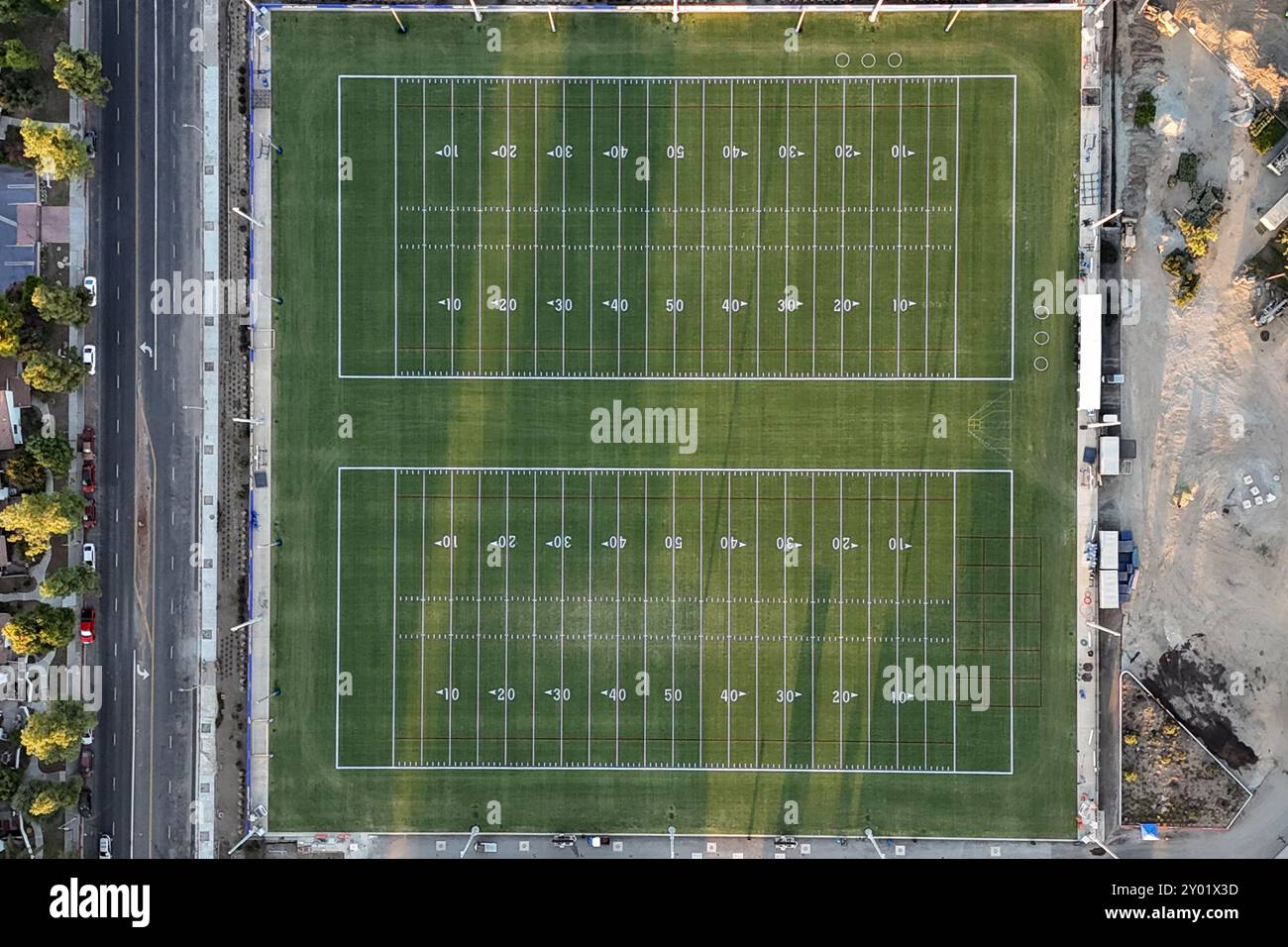 Eine allgemeine Luftaufnahme der Fußballfelder im Hauptquartier der Los Angeles Rams und der Übungseinrichtung, Freitag, 30. August 2024, in Woodland Hi Stockfoto