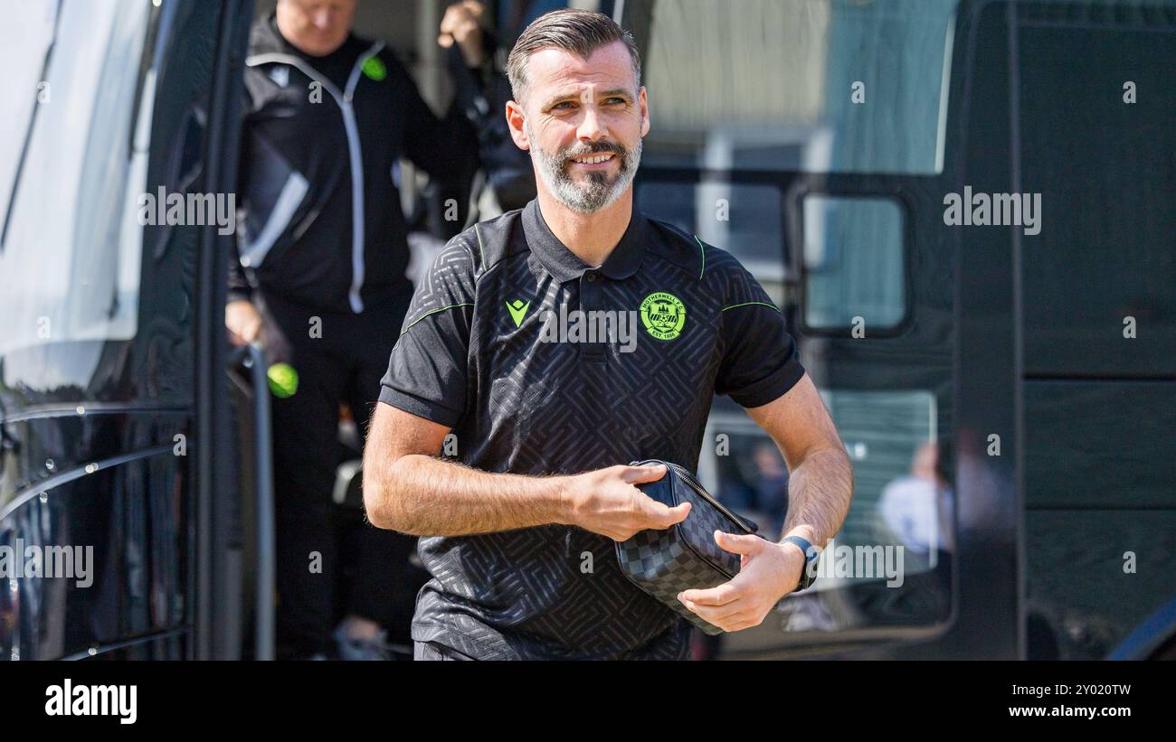 Perth, Schottland. 31. August 2024. Stuart Kettlewell (Motherwell Manager) kommt bei McDiarmid Park St Johnstone vs Motherwell an - Scottish Premiership Credit: Raymond Davies / Alamy Live News Stockfoto