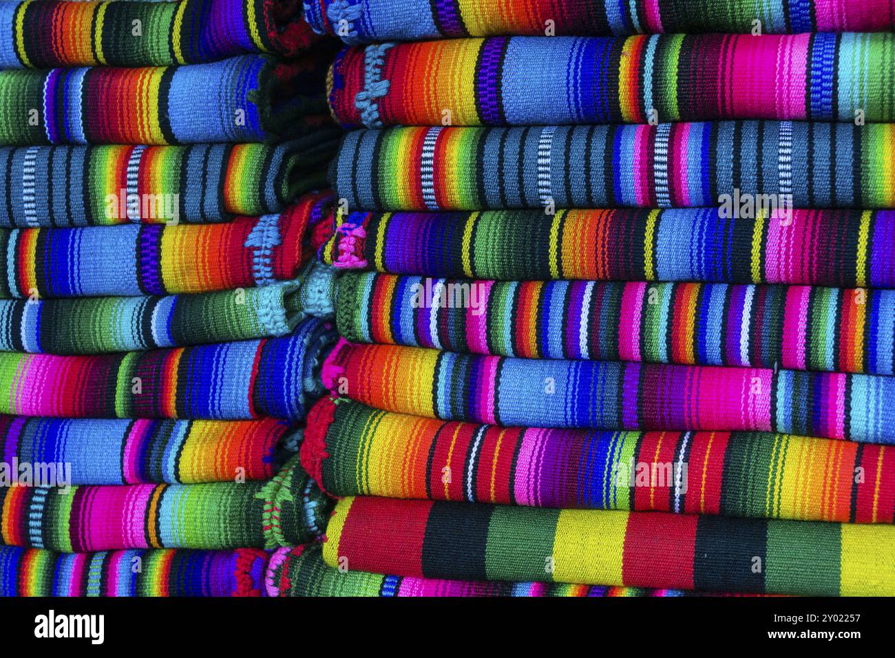 Typische Stoffe, Chichicastenango, Gemeinde des Departements El Quiche, Guatemala, Mittelamerika Stockfoto