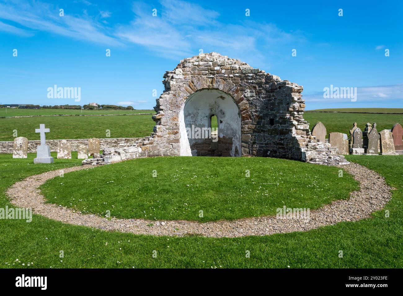 Die Überreste der Rundkirche aus dem 12. Jahrhundert in Orphir auf dem Festland von Orkney. Sie wird in der Orkneyinga-Saga erwähnt. Stockfoto