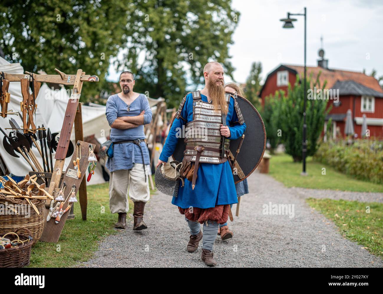 Ritter beim jährlichen Mittelalterfest in der Kleinstadt Söderköping. Diese idyllische Stadt stammt aus dem Mittelalter und ist ein beliebtes Reiseziel. Stockfoto
