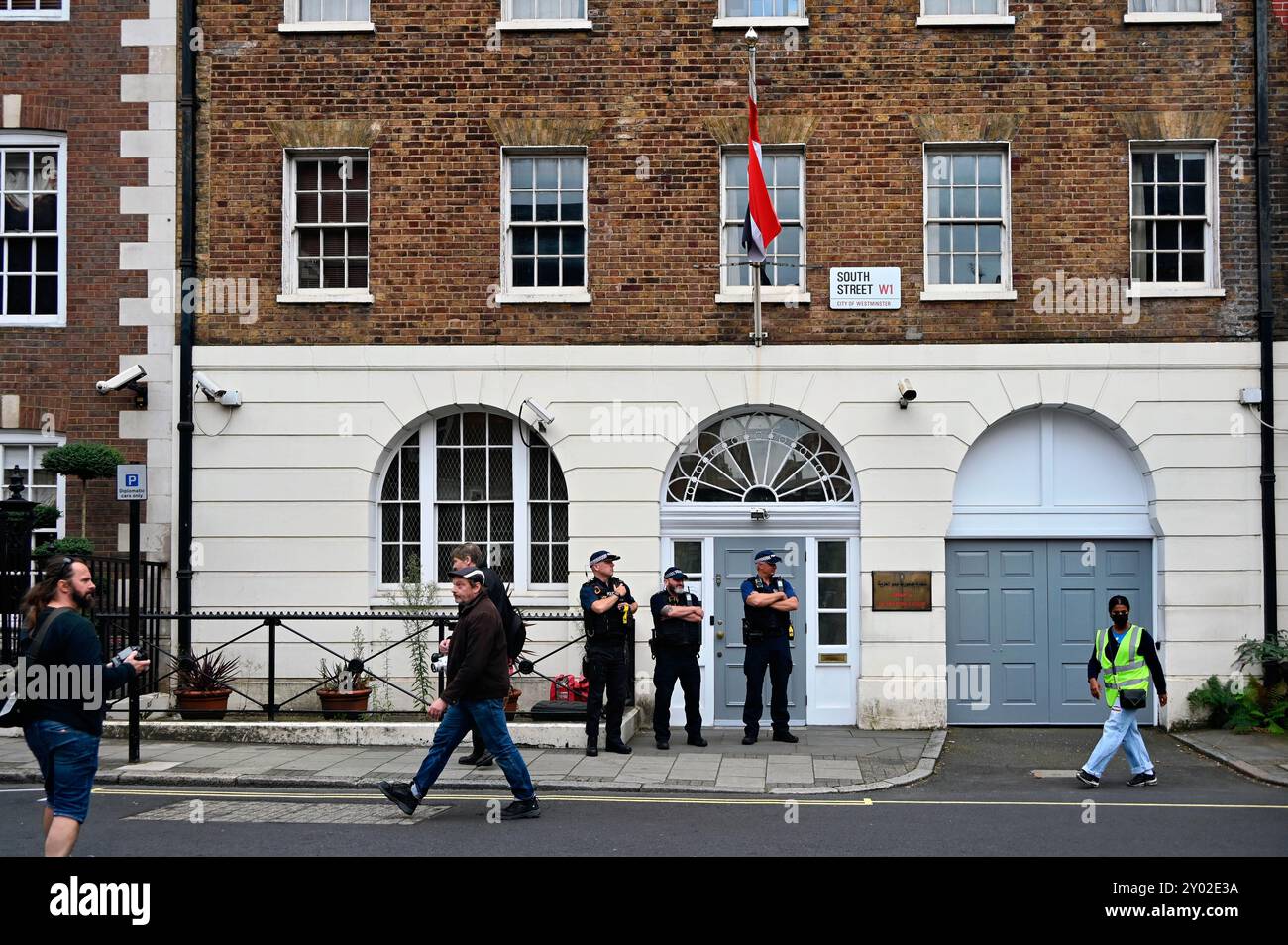 LONDON, GROSSBRITANNIEN. 31. August 2024. Protest vor der ägyptischen Botschaft, London für Sudan Protest gegen U.A.E, Ägypten, Saudi-Arabien, um Rebellen auf beiden Seiten zu bewaffnen. Die Waffen wurden von den USA und Großbritannien an die Vereinigten Arabischen Emirate, Ägypten und Saudi verkauft. Die Demonstranten fordern auch ein Ende des Stellvertreterkrieges und fordern Russland auf, die Bewaffnung des Sudan einzustellen. Die Demonstranten befürchten auch, dass dieselben Waffen, die von den USA/Großbritannien verkauft werden, Israel Waffen liefern, um unbewaffnete palästinensische Zivilisten in Gaza anzugreifen. Proteste fanden in London statt. (Quelle: Siehe Li/Picture Capital/Alamy Live News Stockfoto