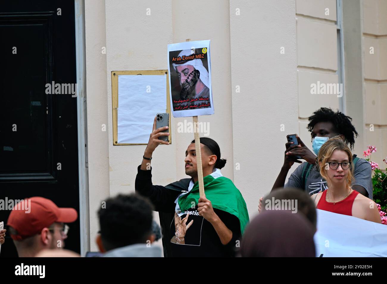 LONDON, GROSSBRITANNIEN. 31. August 2024. Protest vor der US-Botschaft, London für Sudan Protest gegen U.A.E, Ägypten, Saudi-Arabien, um Rebellen auf beiden Seiten zu bewaffnen. Die Waffen wurden von den USA und Großbritannien an die Vereinigten Arabischen Emirate, Ägypten und Saudi verkauft. Die Demonstranten fordern auch ein Ende des Stellvertreterkrieges und fordern Russland auf, die Bewaffnung des Sudan einzustellen. Die Demonstranten befürchten auch, dass dieselben Waffen, die von den USA/Großbritannien verkauft werden, Israel Waffen liefern, um unbewaffnete palästinensische Zivilisten in Gaza anzugreifen. Proteste fanden in London statt. (Quelle: Siehe Li/Picture Capital/Alamy Live News Stockfoto