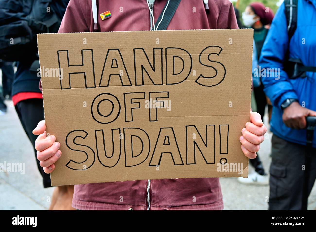 LONDON, GROSSBRITANNIEN. 31. August 2024. London for Sudan protestiert gegen U.A.E, Ägypten, Saudi-Arabien und bewaffnete Rebellen auf beiden Seiten. Die Waffen wurden von den USA und Großbritannien an die Vereinigten Arabischen Emirate, Ägypten und Saudi verkauft. Die Demonstranten fordern auch ein Ende des Stellvertreterkrieges und fordern Russland auf, die Bewaffnung des Sudan einzustellen. Die Demonstranten befürchten auch, dass dieselben Waffen, die von den USA/Großbritannien verkauft werden, Israel Waffen liefern, um unbewaffnete palästinensische Zivilisten in Gaza anzugreifen. Proteste fanden in London statt. (Quelle: Siehe Li/Picture Capital/Alamy Live News Stockfoto