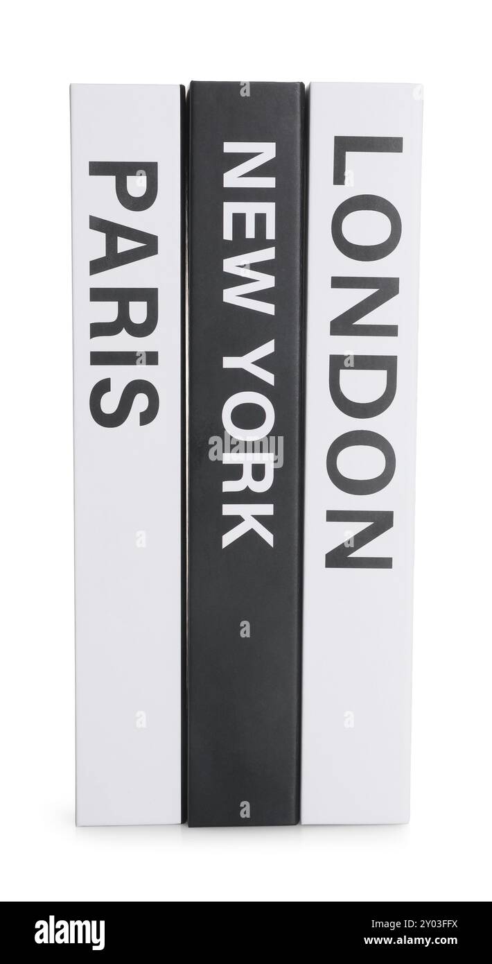 Hardcover-Bücher mit verschiedenen Städtenamen isoliert auf weiß Stockfoto