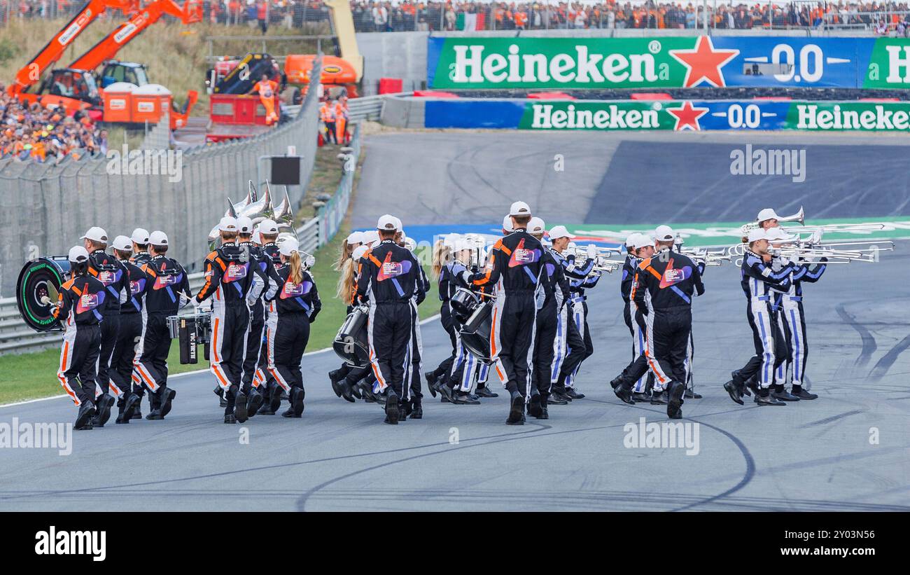 Marschkapelle in der Startaufstellung, 25.08.2024, Zandvoort (Niederlande), Motorsport, Formel 1, großer Preis der Niederlande 2024 Stockfoto