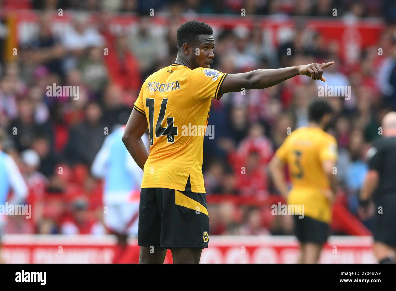 Yerson Mosquera von Wolverhampton Wanderers Gesten während des Premier League-Spiels zwischen Nottingham Forest und Wolverhampton Wanderers auf dem City Ground in Nottingham am Samstag, den 31. August 2024. (Foto: Jon Hobley | MI News) Credit: MI News & Sport /Alamy Live News Stockfoto