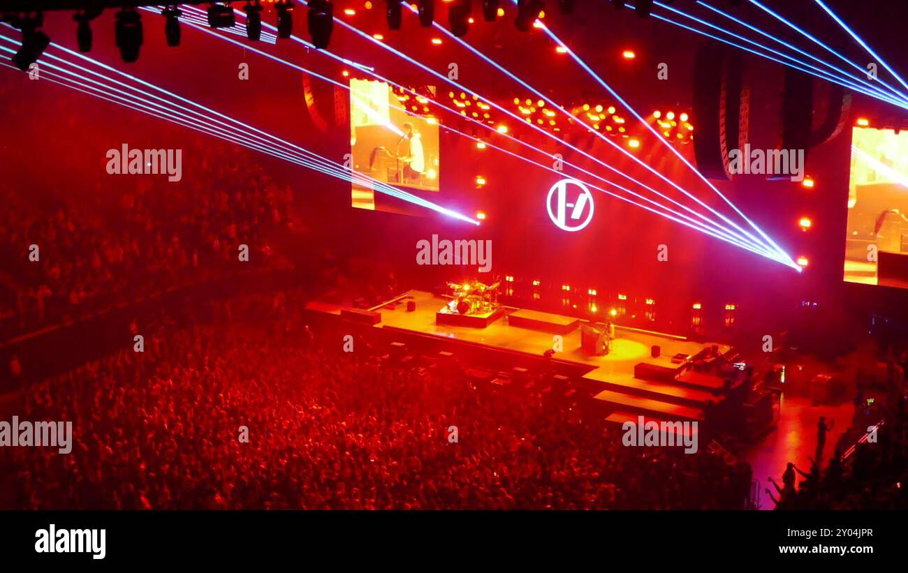 Inglewood, Kalifornien, USA 28. August 2024 Josh Dunn und Tyler Joseph treten am 28. August 2024 in Inglewood, Kalifornien, USA beim Twenty One Pilots The Clancy World Tour Marquee im Intuit Dome auf. Foto: Barry King/Alamy Stock Photo Stockfoto