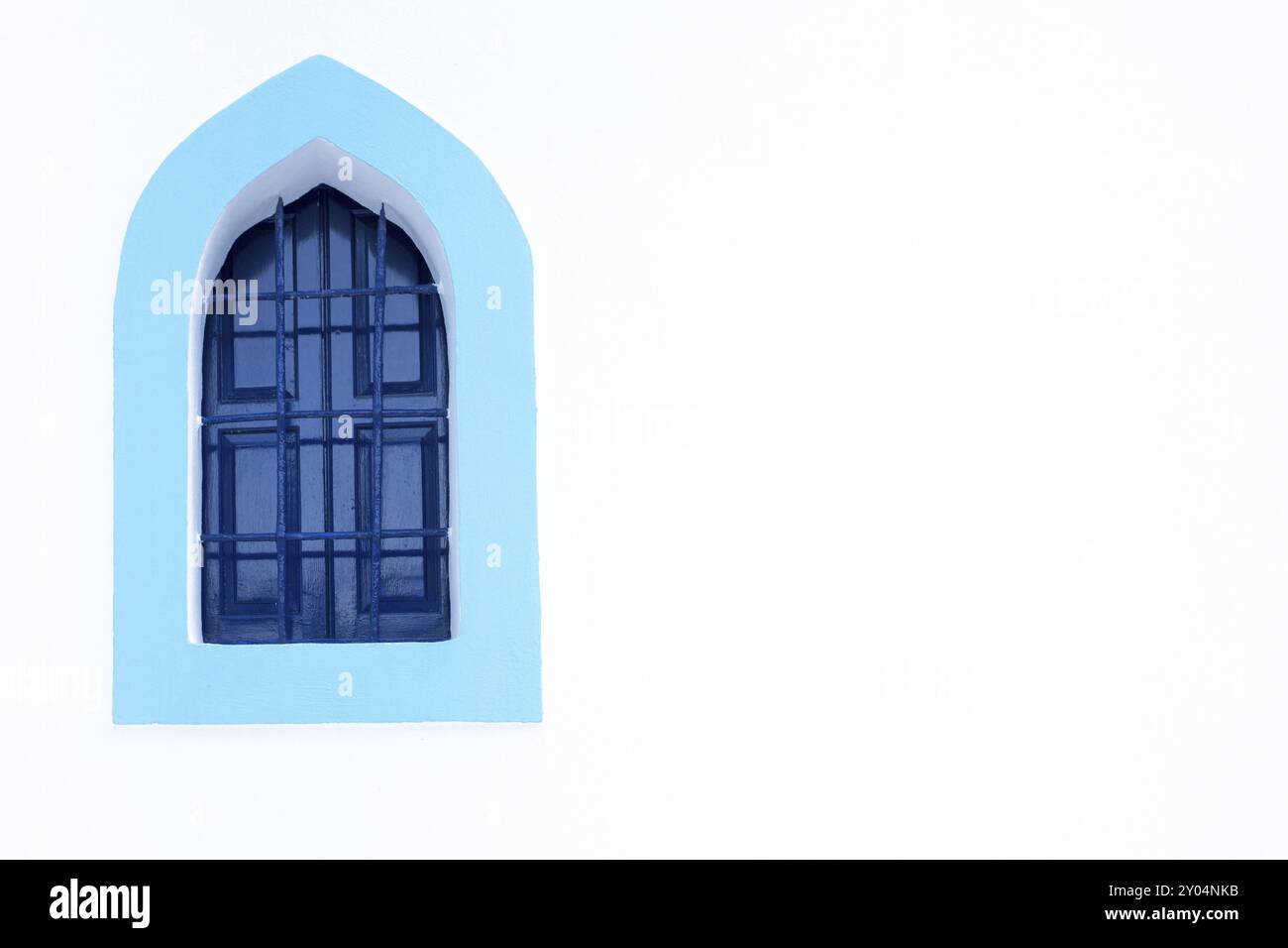 Fenster an einer weißen Wand, Griechenland, Europa Stockfoto