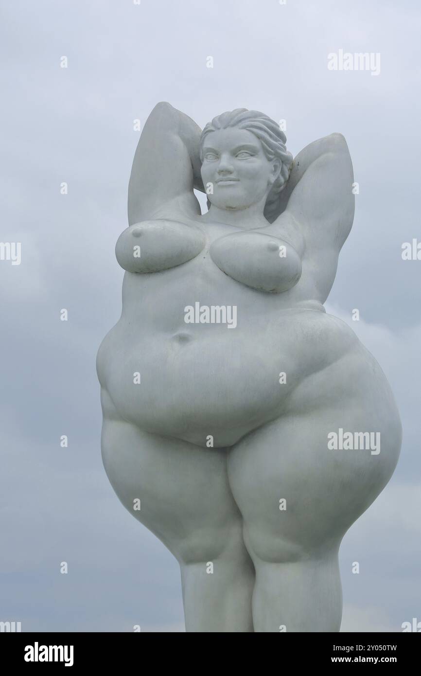 Skulptur Yolanda von Miriam Lenk 2010, weiß, weibliche Figur, ästhetisch, fett, schön, rundlich, grau, gegen, Toleranz, ideal von Schönheit, Schönheit, ich Stockfoto