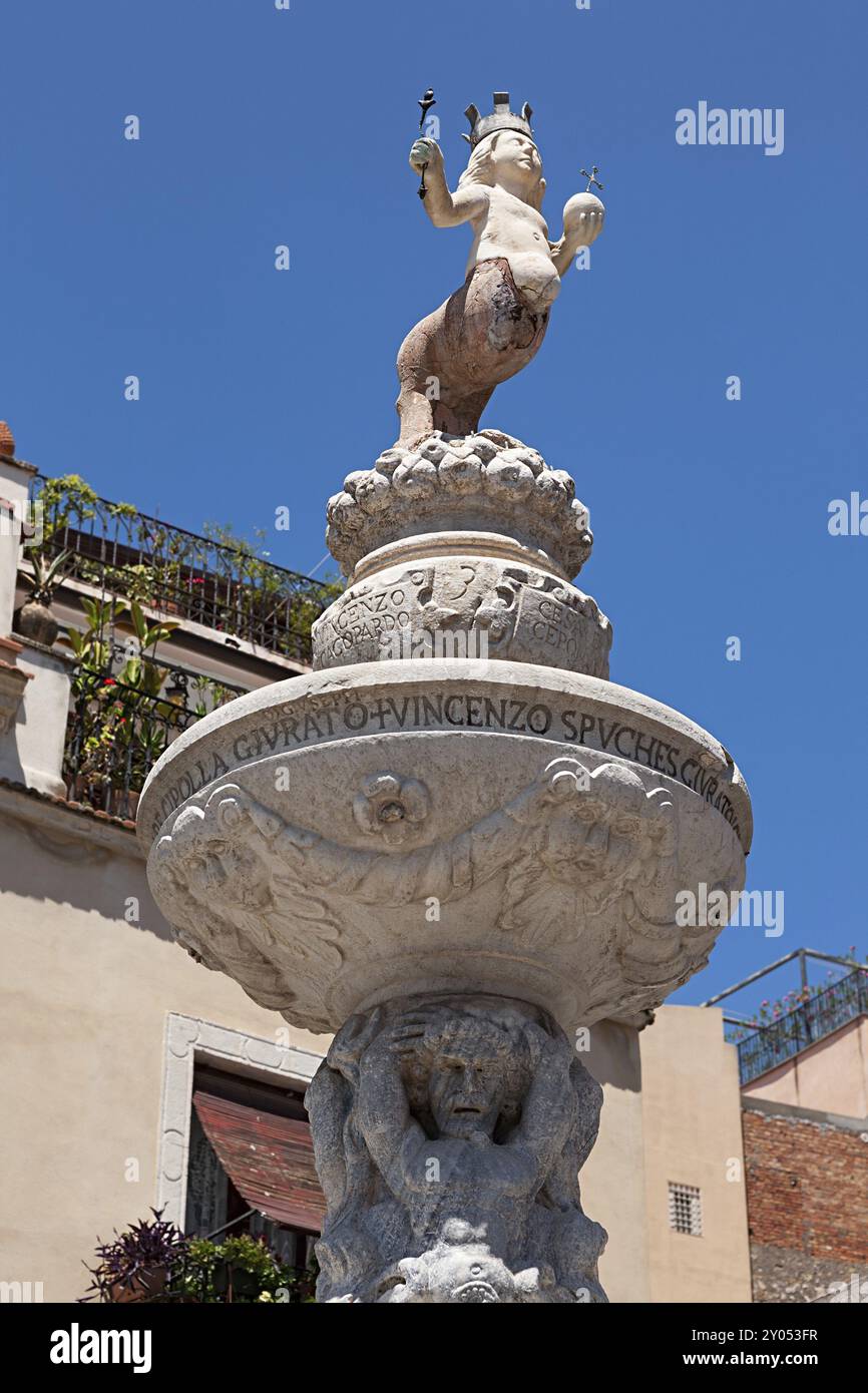 Barocker Brunnen auf der Piazza del Duomo in Taormina, Sizilien, Italien, Europa Stockfoto