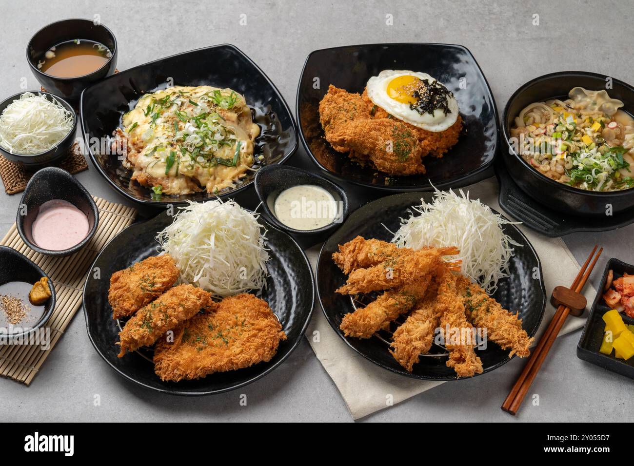 Harekatsu, Schweinekotelett, Garnelenkotelett, Kimchi gebratener Reis, Kimchi, Käse katsu, Udon, Roskatsu Stockfoto