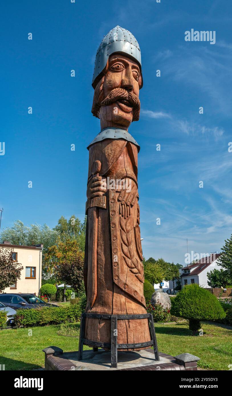 Statue des mythischen Ritters Pakosław von der Familie Awdańcy, der angeblich die Stadt Pakosław, Kalisz-Bergland, Woiwodschaft Wielkopolska, Polen, gründete Stockfoto