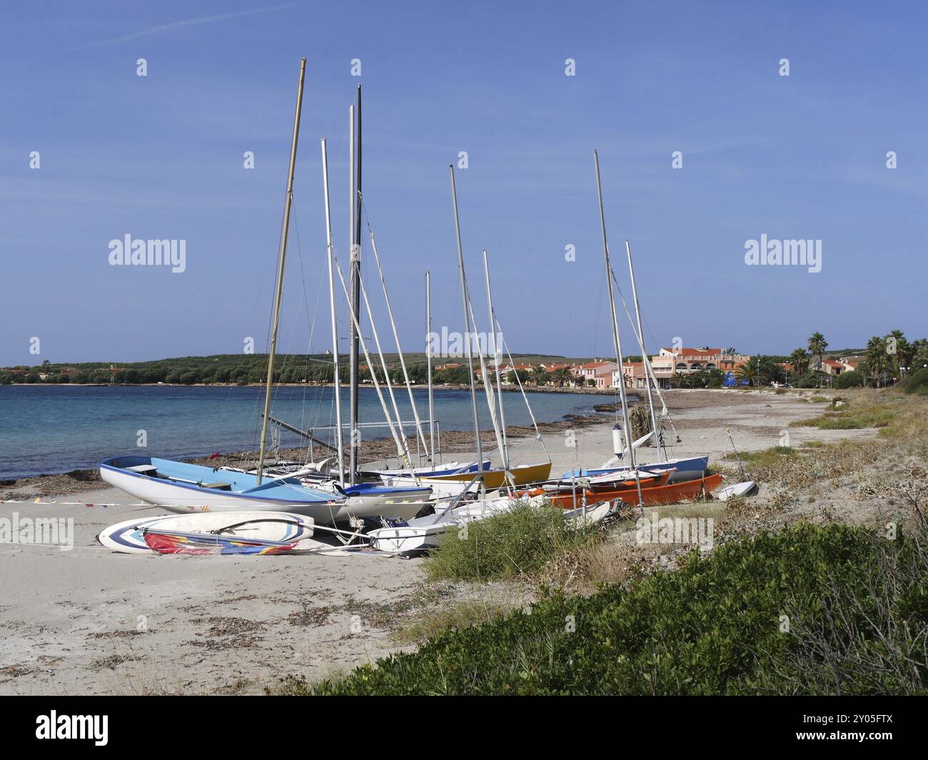 Putzu IDU ist ein Traumstrand mit einer großen Auswahl an Wassersportarten. Der feine, helle Sandstrand von Putzu IDU befindet sich im Dorf Stockfoto