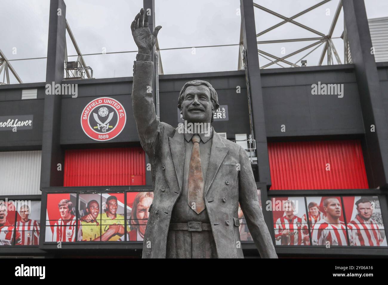 Die Joe Shaw Statue in der Bramall Lane während des Sky Bet Championship Matches Sheffield United gegen Watford in der Bramall Lane, Sheffield, Vereinigtes Königreich, 1. September 2024 (Foto: Alfie Cosgrove/News Images) Stockfoto