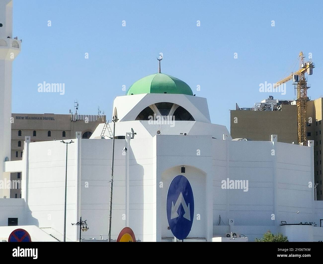 Medina, Saudi-Arabien, 27. Juni 2024: Masjid Bilal ibn Rabah Moschee, etwa 500 Meter südlich von Masjid Nabawi, der Prophetenmoschee in Madinah, Name Stockfoto