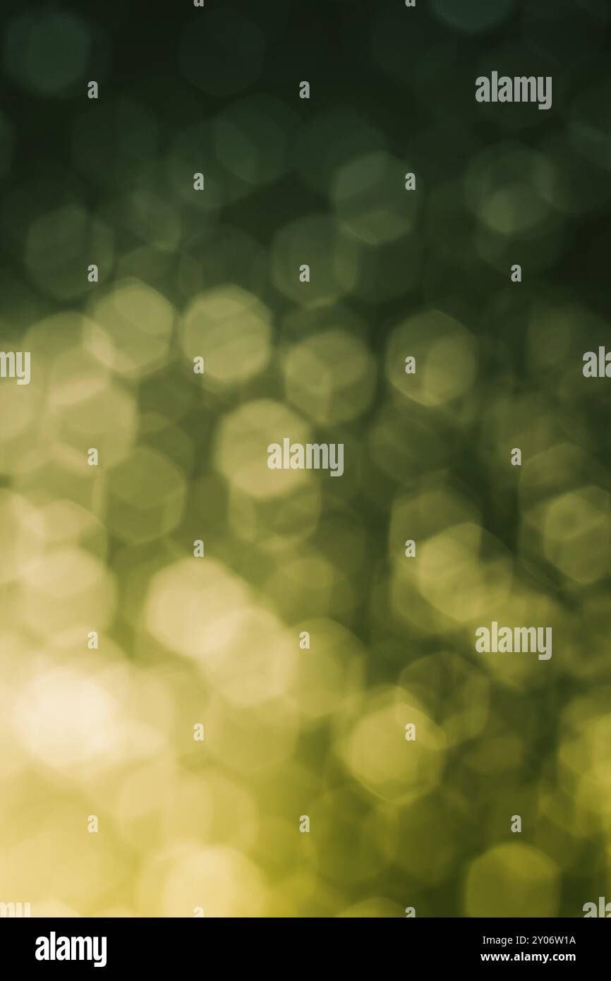 Abstrakte Unschärfe von unscharfen Lichtern mit Bokeh-Effekt im Hintergrund Stockfoto