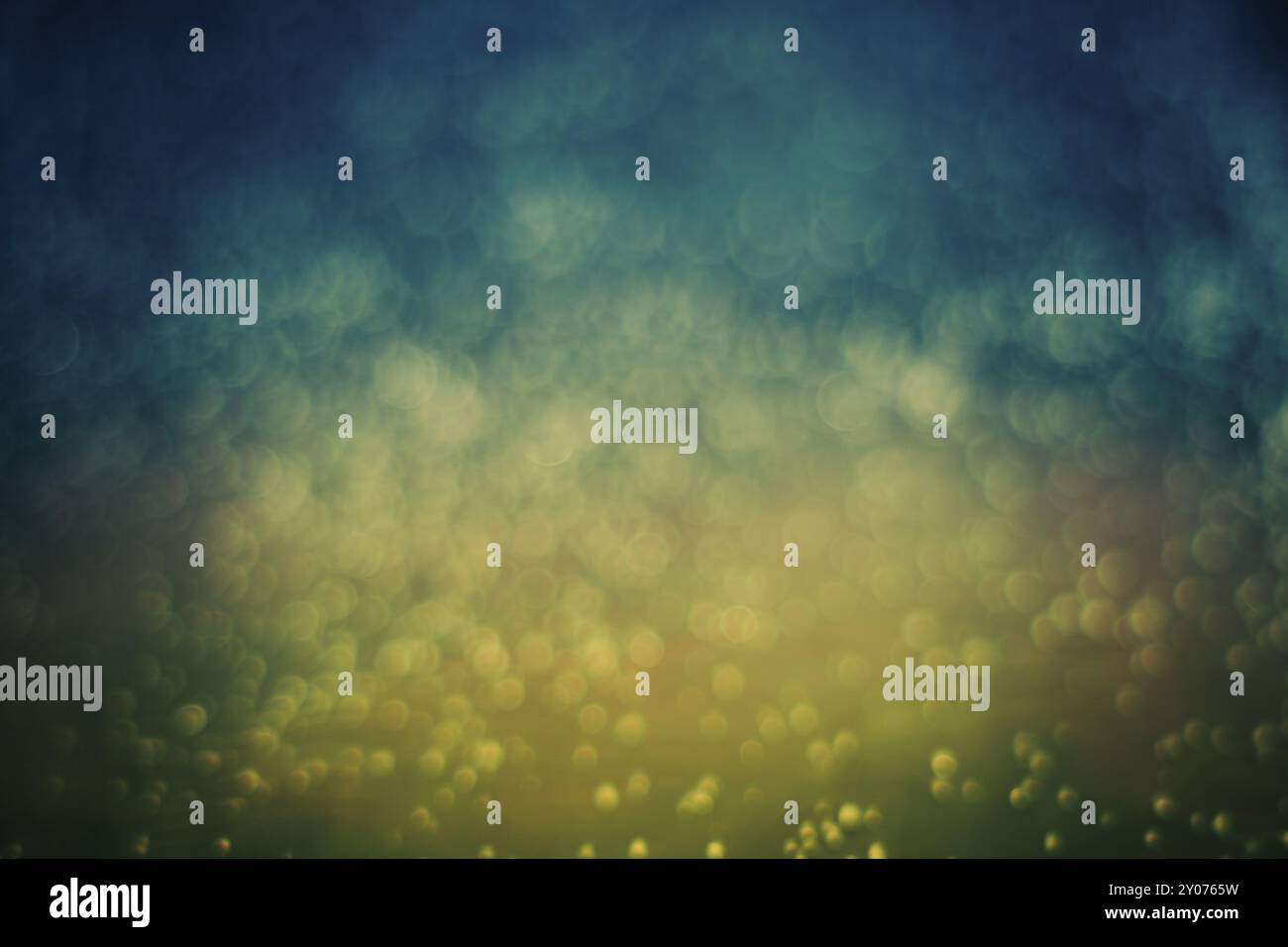 Abstrakte Unschärfe von unscharfen Lichtern mit Bokeh-Effekt im Hintergrund Stockfoto