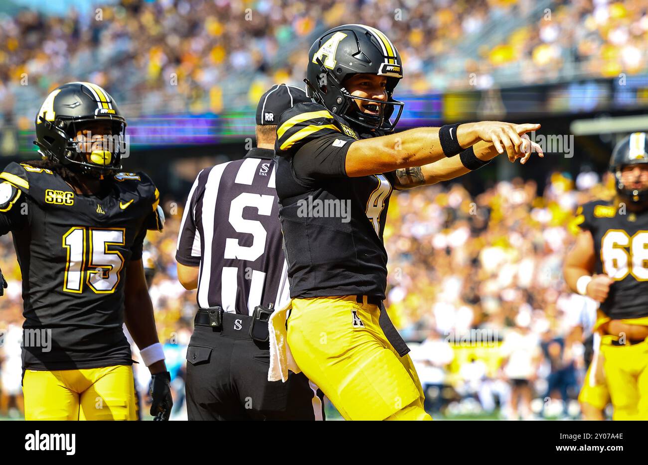 31. August 2024: Joey Aguilar (4) feiert den Touchdown. NCAA-Fußballspiel zwischen der East Tennessee State University und der Appalachian Stat at in Kidd Brewer, Boone, North Carolina. David Beach/CSM Stockfoto