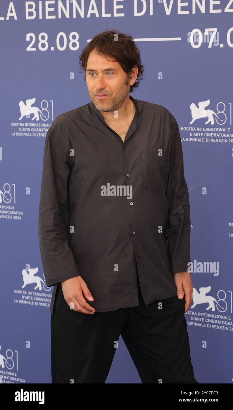 Venedig, Italien. September 2024. VENEDIG, ITALIEN - 01. SEPTEMBER: Regisseur Jon Watts nimmt am 81. Internationalen Filmfestival von Venedig am Palazzo del Casino am 01. September 2024 in Venedig Teil. Credit: Matteo Chinellato/Alamy Live News Credit: Matteo Chinellato/Alamy Live News Stockfoto