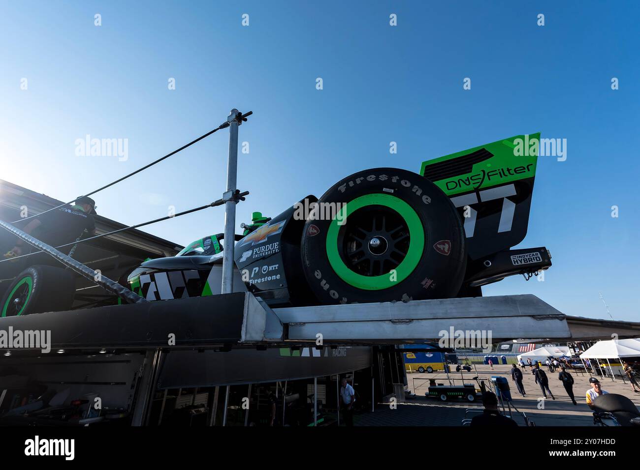 West Allis, Wi, USA. September 2024. Die Crew von Juncos Hollinger Racing Chevrolet bereitet ihre Rennwagen für die Hy-Vee Milwaukee Mile 250 auf der Milwaukee Mile in West Allis WI vor. (Kreditbild: © Walter G. Arce Sr./ASP via ZUMA Press Wire) NUR REDAKTIONELLE VERWENDUNG! Nicht für kommerzielle ZWECKE! Stockfoto