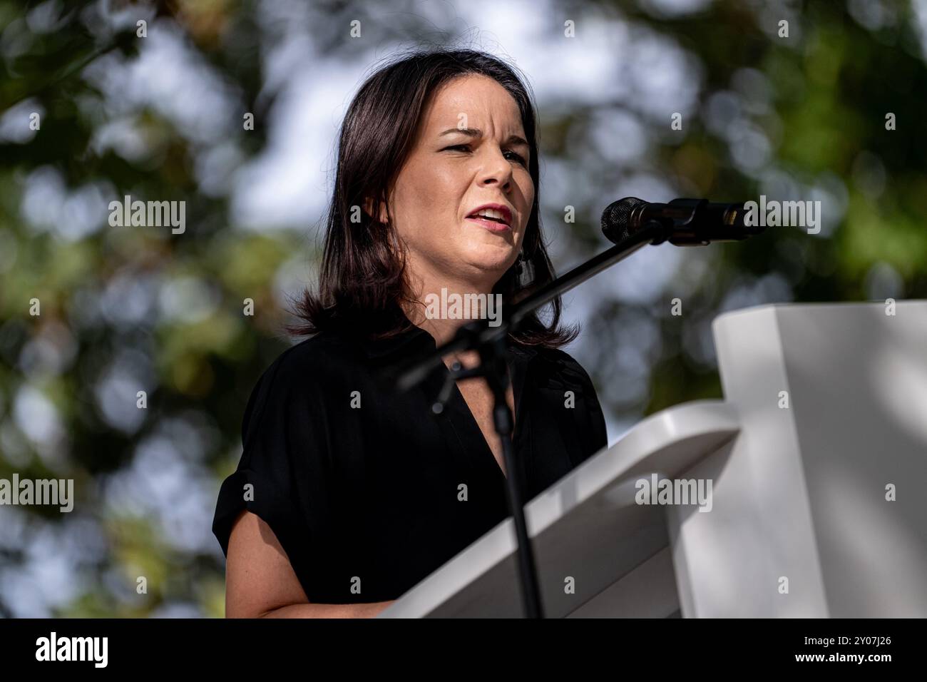 Berlin, Deutschland. September 2024. Annalena Baerbock (Bündnis 90/die Grünen), Außenministerin, spricht anlässlich der Gedenkveranstaltung in der ehemaligen Oper Kroll zum 85. Jahrestag der deutschen Invasion in Polen und des Beginns des Zweiten Weltkriegs. Quelle: Fabian Sommer/dpa/Alamy Live News Stockfoto