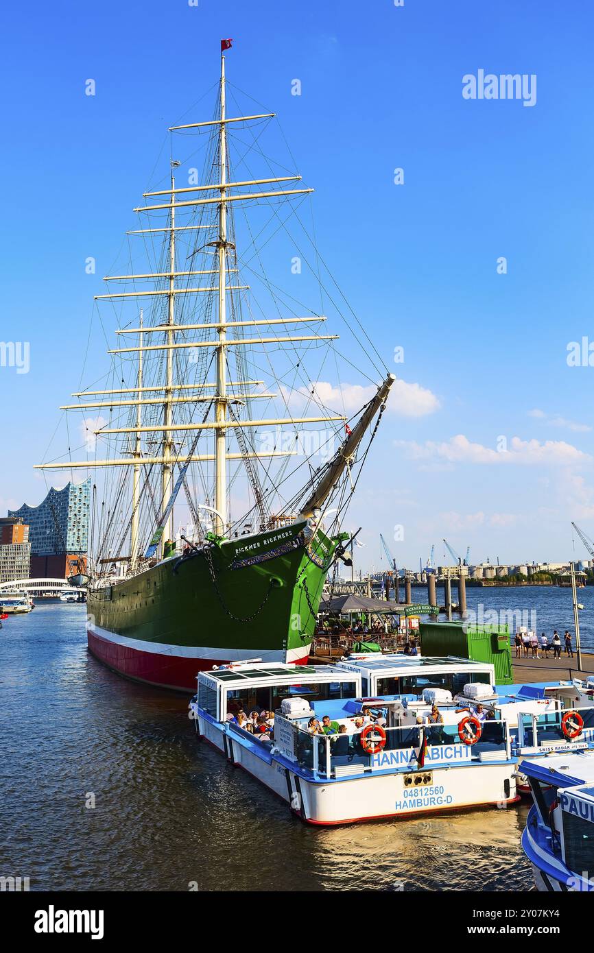 Hamburg, 26. Juli 2018: Altes Schiff mit Restaurant an der Elbe, Hamburger Landungsbrücken, Europa Stockfoto