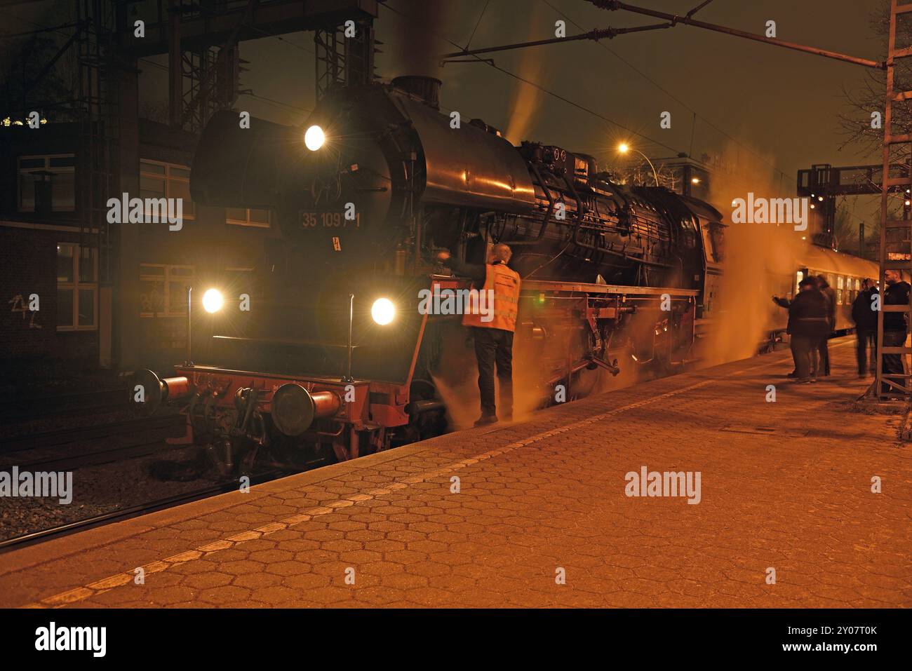 Europa, Deutschland, Hamburg, Dampflokomotive 35 1097-1, Baujahr 1959 für die Reichsbahn der DDR, Nachtstation Hamburg Harburg, 2. März 2019, Hamburg, Hamb Stockfoto