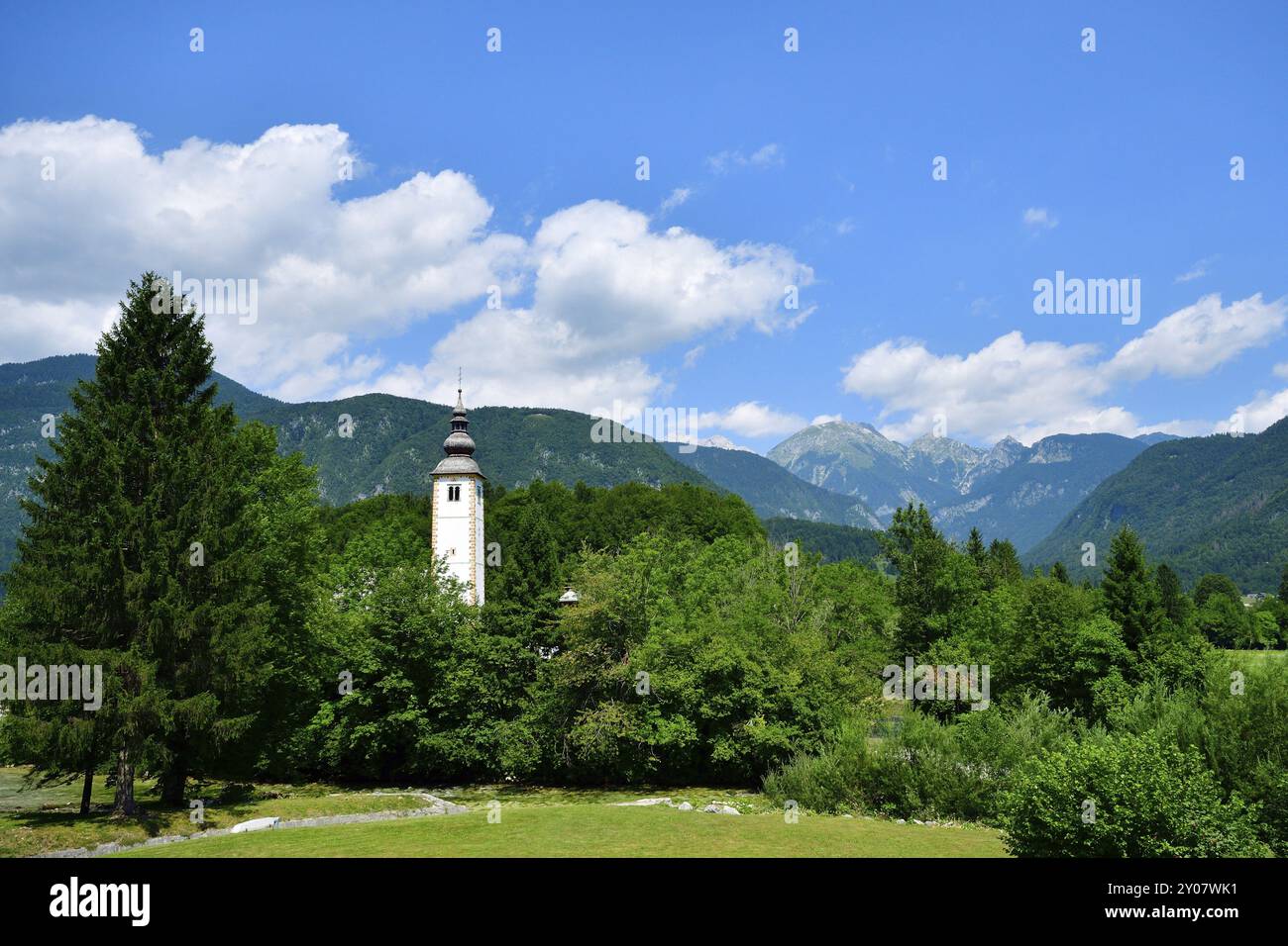 Am Bohinjsko jezero (Bohinj-See) in Slowenien. Bohinjsko jezero (Bohinj-See) in Slowenien mit Blick auf Triglav Stockfoto