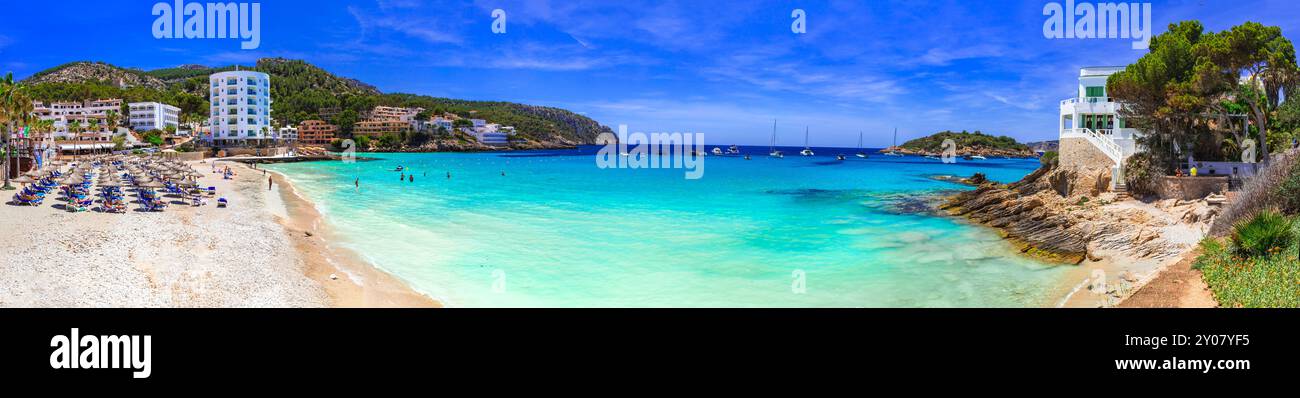 Mallorca Balearen Inseln charmante Orte zu besuchen - Sant Elm (San Telmo) Fischerdorf mit tollem Strand und atemberaubendem Blick auf die Insel Dragonera Stockfoto