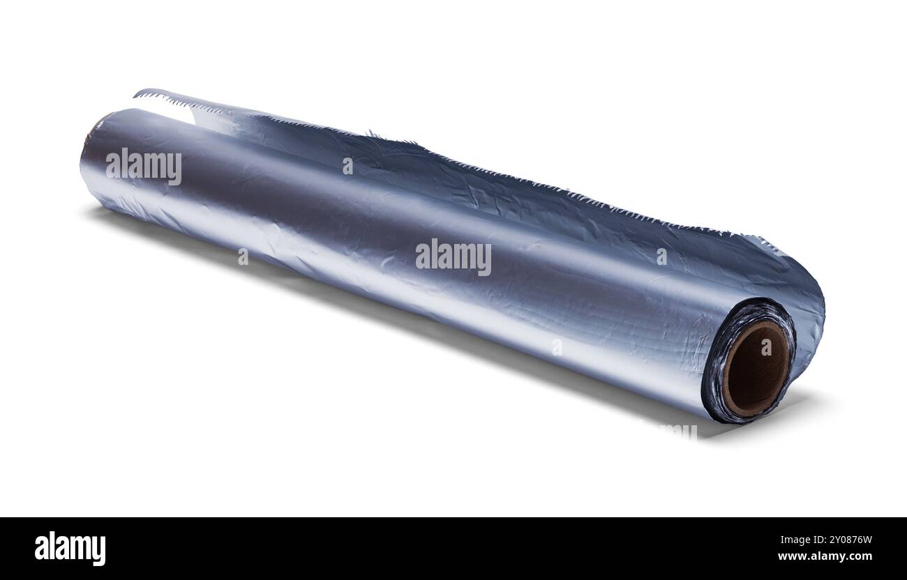 Aluminiumfolienrolle, ausgeschnitten auf weiß. Stockfoto