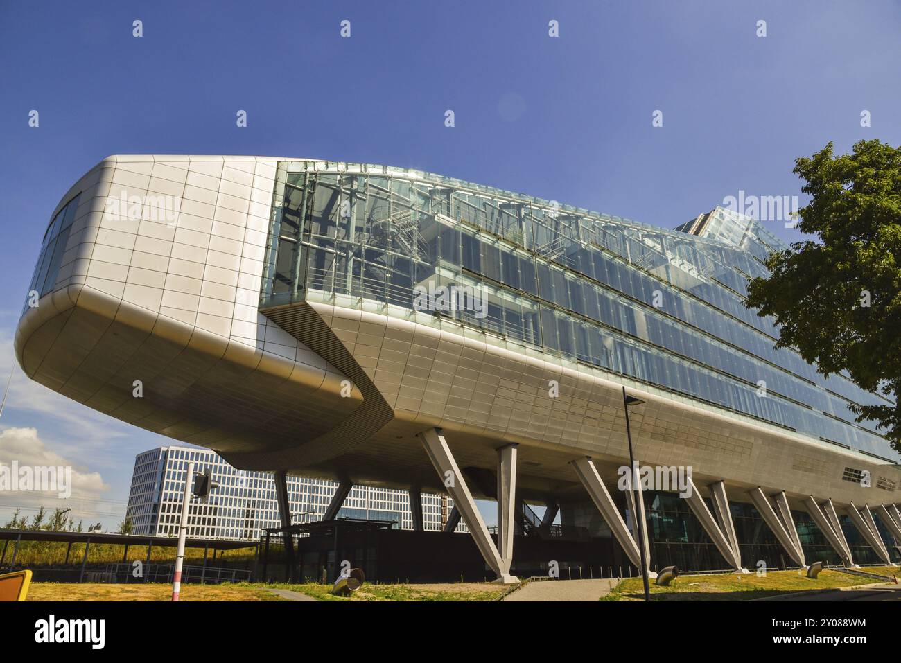 Amsterdam, Niederlande. August 2022. Moderne Architektur in Amsterdam an der Südachse Stockfoto