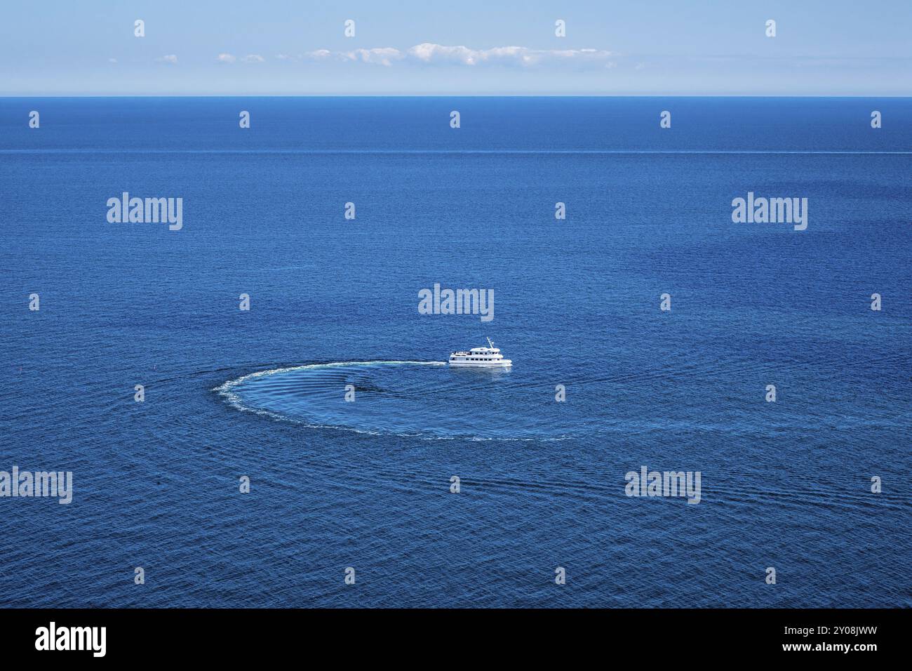 Ein Ausflugsboot auf der Ostsee Stockfoto