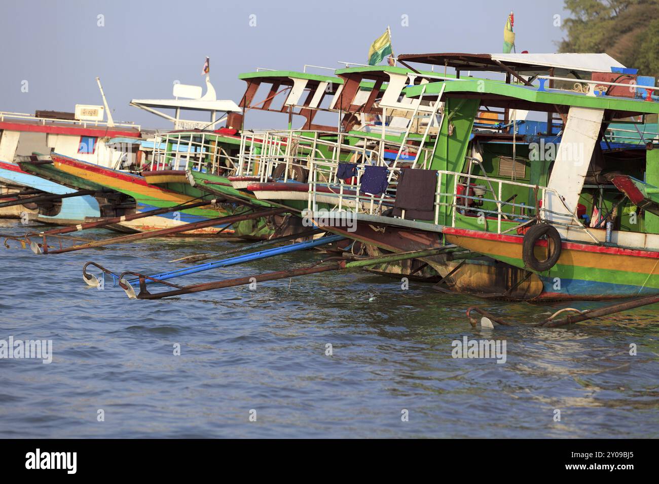 Schiffe auf dem Irrawaddy in Myanmar Stockfoto