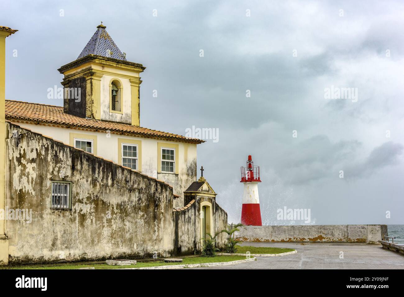 Berühmte, antike und historische Kirche des Mont Serrat in der Stadt Salvador in Bahia, Brasilien, Südamerika Stockfoto