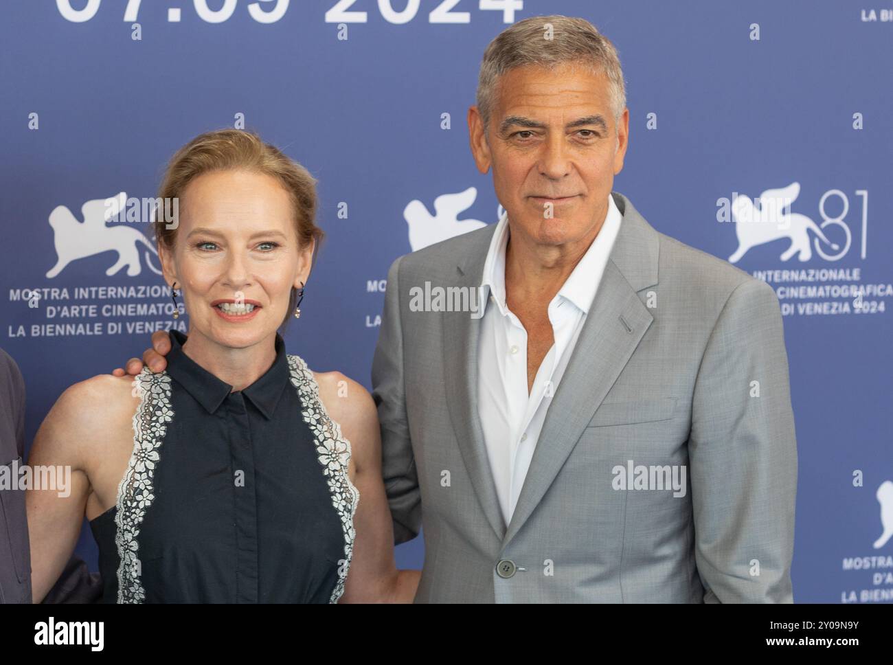 Venedig, Italien. September 2024. VENEDIG, ITALIEN. 1. September 2024: Amy Ryan und George Clooney beim Fotocall für „Wolfs“ beim 81. Internationalen Filmfestival von Venedig. Foto: Kristina Afanasyeva/Featureflash Credit: Paul Smith/Alamy Live News Stockfoto