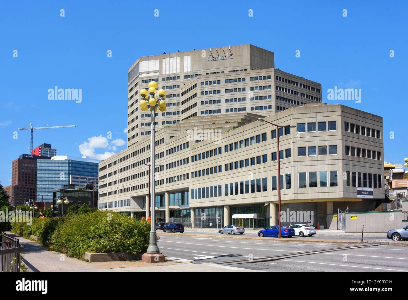 Gatineau, Kanada - 25. August 2024: Place du Portage Building in Gatineau, auf der anderen Seite des Flusses von Ottawa. Der Place du Portage ist eine Reihe von Bundesanwälten Stockfoto