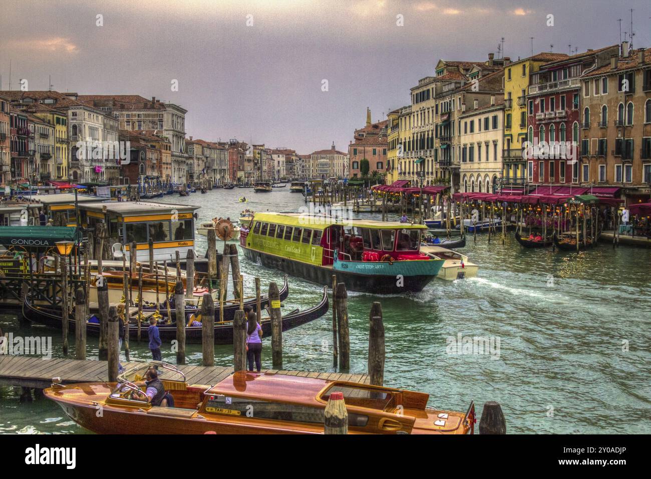 Canal Grande am Abend in Venedig, Italien, Europa Stockfoto