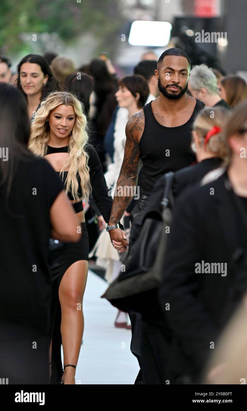 Tyler West und seine Freundin Mollie Rainford sahen bei der Londoner Premiere von BeetleJuice BeetleJuice. Stockfoto