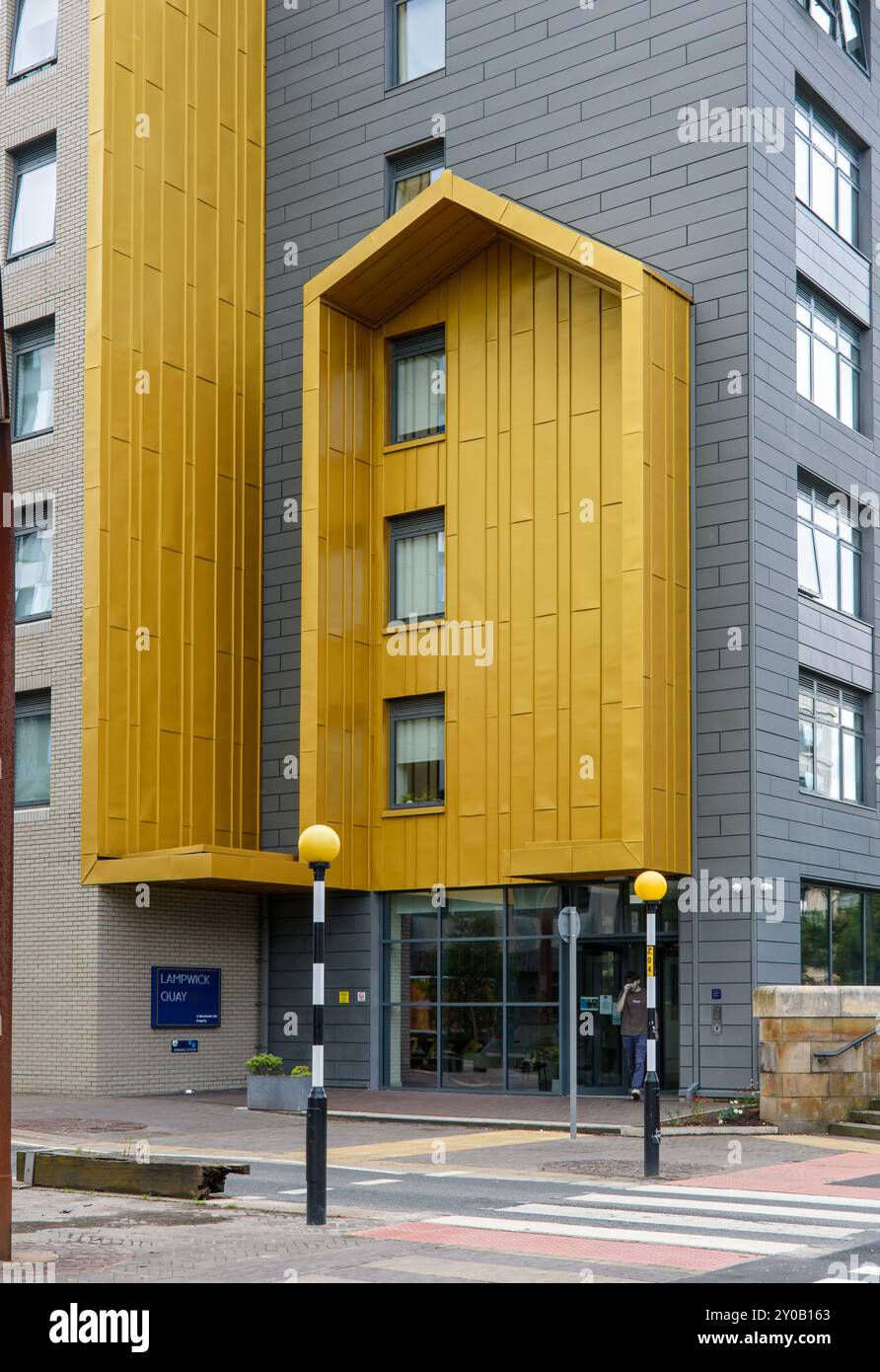 Der Eingang zum Lampwick Quay Apartmentblock, Old Mill Street, New Islington, Ancoats, Manchester, England, Großbritannien Stockfoto