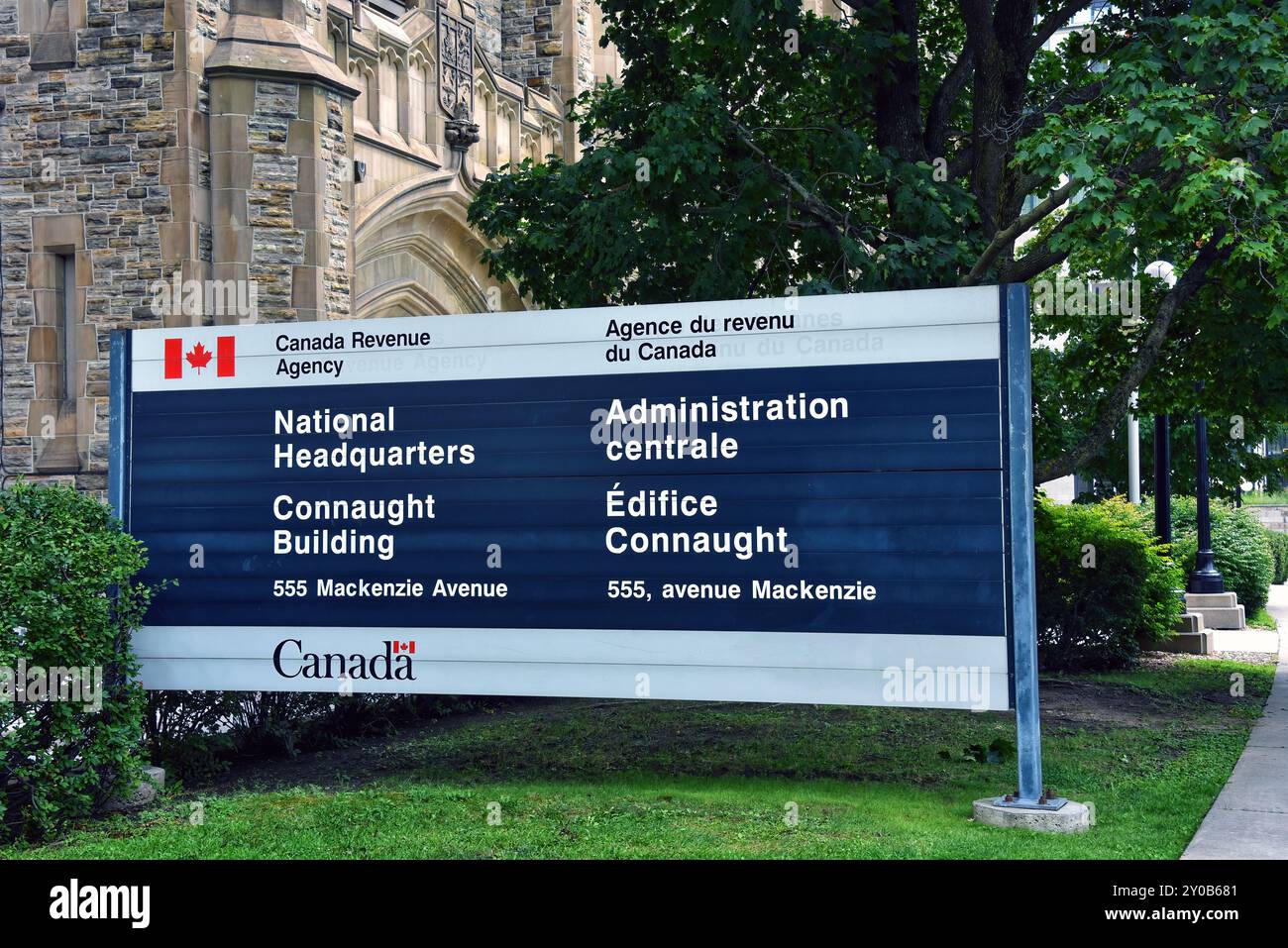 Ottawa, Kanada – 22. Oktober 2022: Hauptquartier der Canada Revenue Agency im Connaught Building in der Innenstadt von Ottawa. Der CRA ist der Umsatz Stockfoto