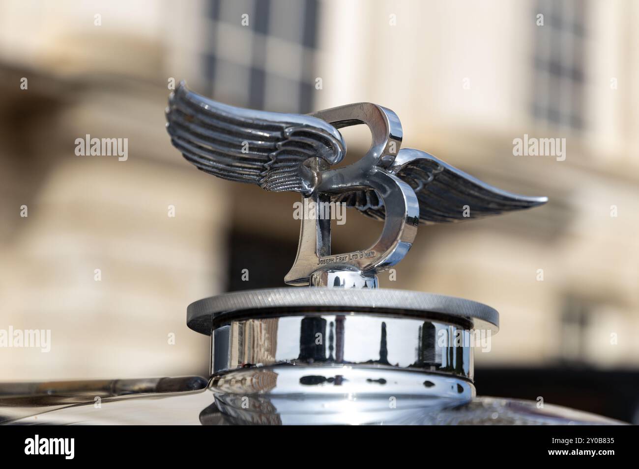 Kfz-Maskottchen mit geflügeltem B-Kühlerdeckel Stockfoto