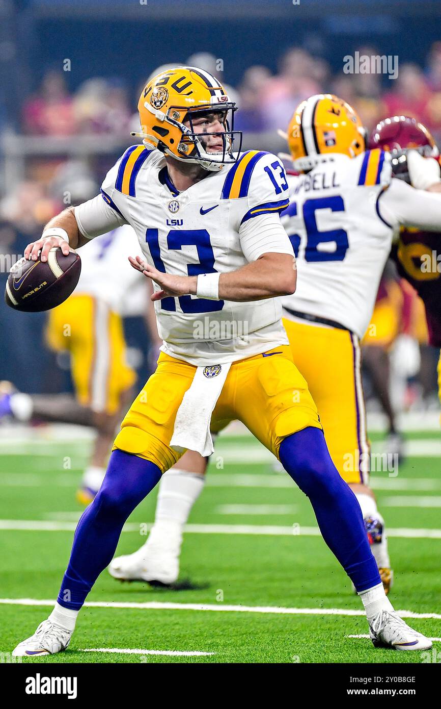 Las Vegas. September 2024. LSU Tigers Quarterback Garrett Nussmeier (13) im zweiten Quartal während des NCAA Football Spiels zwischen den USC Trojans und den LSU Tigers im Allegiant Stadium in Las Vegas, Nevada. Das Modelo Vegas Kickoff Classic Beach vs. Bayou. Pflichtfoto: Louis Lopez/Cal Sport Media/Alamy Live News Stockfoto